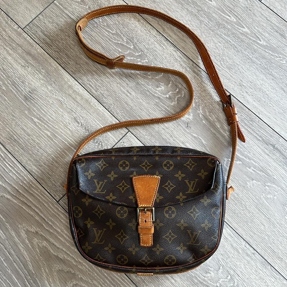 Louis Vuitton Crossbody Bag 💼